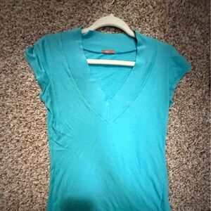 Vibrant Turquoise V-Neck Short Sleeve Tee